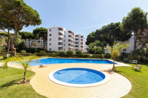 Centralgarve - Great, Bright 2-bedroom Flat in the Center of Vilamoura -Topázio